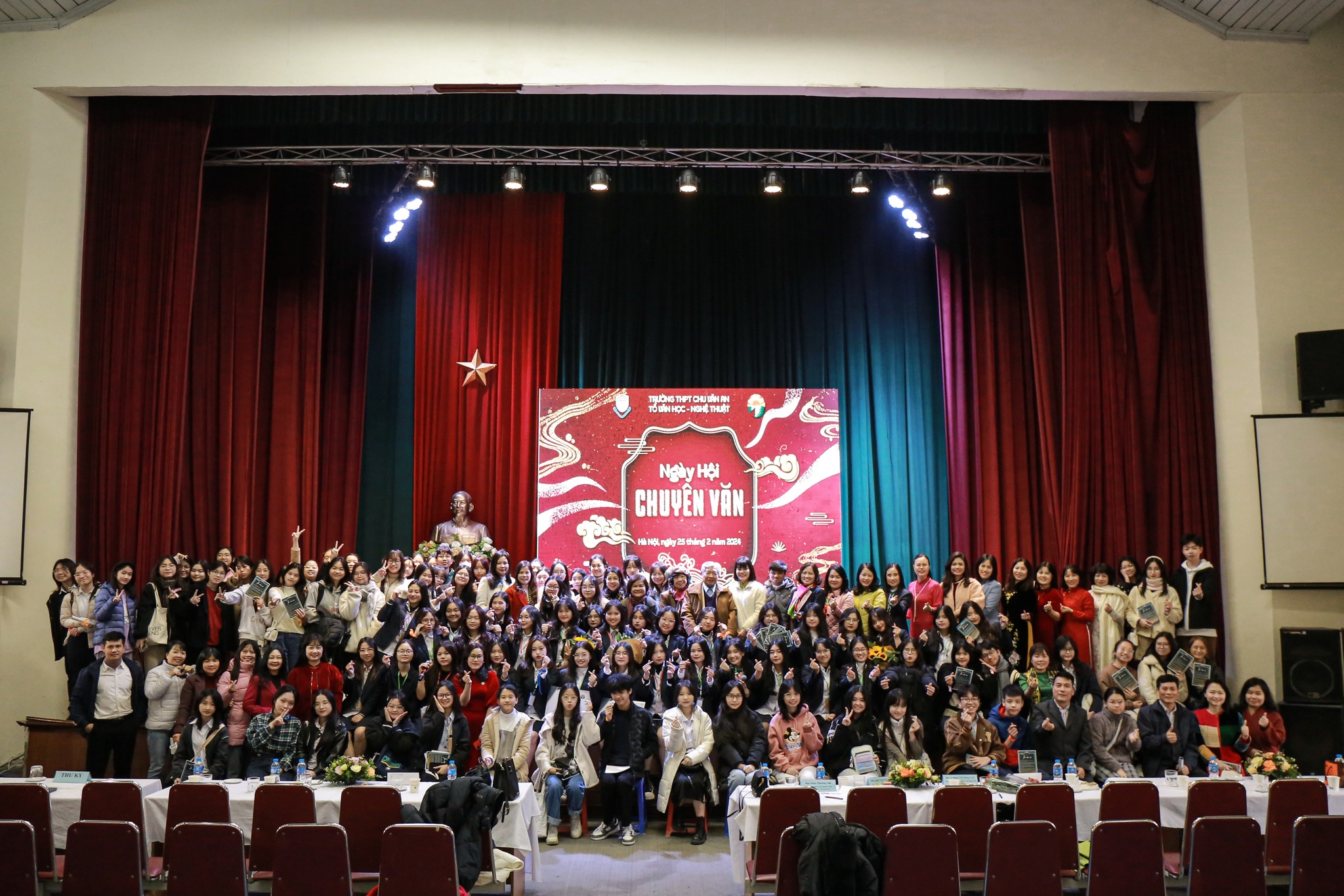  The people who participated in Redavancy. A day where art exists not only in the form of words but also in the enlarged phrases projected on stage, heard by hundreds. My feeling at that moment was very much like sitting in an IMAX theater, with popcorn (which I shouldn’t have), intently watching the screen, heart racing to the background sounds. This is what it means to truly live.