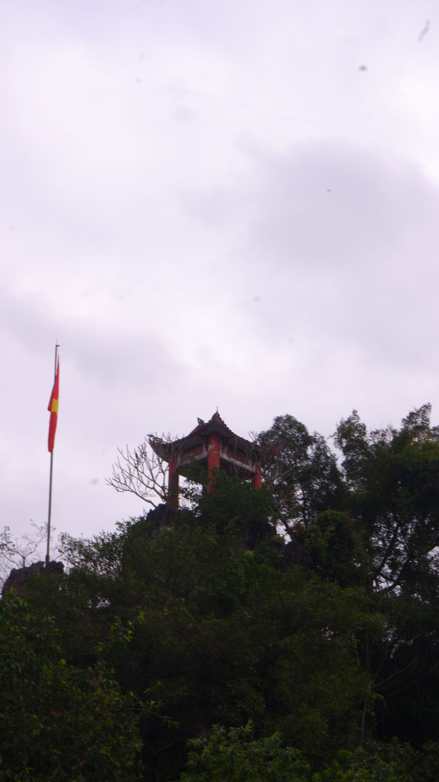  A temple on the mountain – perhaps needing to climb 100 steps to reach it. The walls are covered in moss, with broken tiles, and there’s absolutely no one guarding the temple. As I took a photo, I thought of the temple standing alone in a place where no one would notice it, except for a curious soul like me.